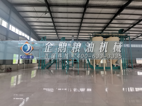 河南省農(nóng)業(yè)廳專家驗(yàn)收小組對蘭考花生基地及特香型花生油加工設(shè)備進(jìn)行綠色食品加工認(rèn)證驗(yàn)收(圖7) 河南省農(nóng)業(yè)廳專家驗(yàn)收小組對蘭考花生基地及特香型花生油加工設(shè)備進(jìn)行綠色食品加工認(rèn)證驗(yàn)收(圖7)